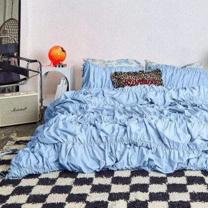 bed with pillows and fleece, best bedding in hong kong, where to buy bed linen in hk