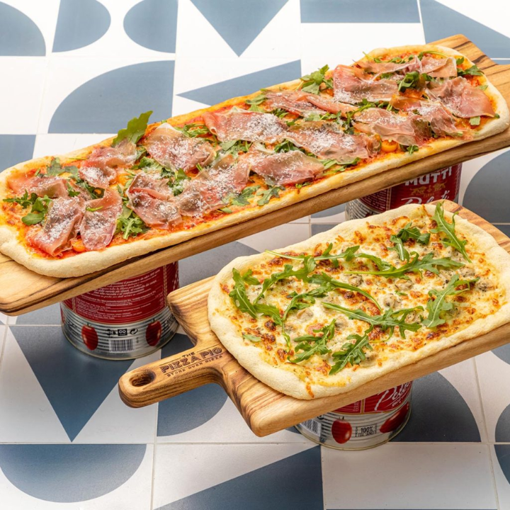 Pizza Pig Delicious 30-inch pizza with alfresco dining
